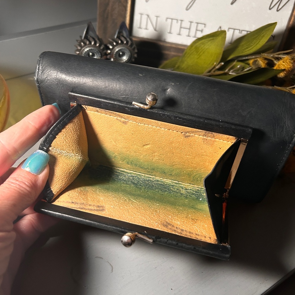 Vintage Dooney & Bourke polished Black Leather wallet/checkbook organizer - Picture 4 of 13